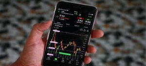 शेयर बाजार में हाहाकार, लेकिन इन 30 शेयरों में अब भी है दम! दिग्गज ब्रोकरेज फर्मों ने दी निवेश की सलाह