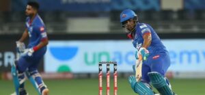 धोनी से आगे निकले हिटमैन! दिल्ली के खिलाफ छक्का जड़कर रोहित शर्मा ने बनाया वर्ल्ड रिकॉर्ड