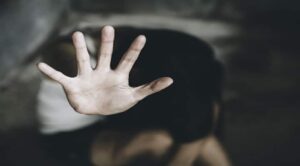 कानपुर यूनिवर्सिटी में शर्मनाक! क्लासरूम में प्रोफेसर की बेटी से सामूहिक दुष्कर्म की कोशिश, 3 छात्र गिरफ्तार