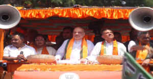 भवानीपुर बना रणक्षेत्र! अमित शाह के काफिले पर बरसे जूते, सुरक्षा घेरा तोड़कर नीचे उतरे गृहमंत्री