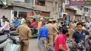 मेरठ सेंट्रल मार्केट में कोहराम! एक थप्पड़ ने उजाड़ दिया दशकों पुराना बाजार, खुद अपनी दुकान तोड़ रहे व्यापारी!