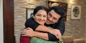 बेटे की वजह से मां का इंडस्ट्री में डेब्यू! अंकुश हाजरा ने अपनी मां को बताया ‘नेपो मां’, वायरल हुई तस्वीरें