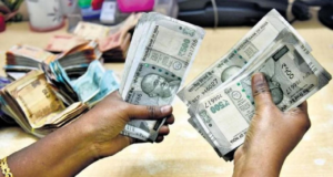 बैंक अकाउंट में जमा है मोटी रकम? इनकम टैक्स के इन नियमों को जान लें वरना देना पड़ सकता है भारी जुर्माना!