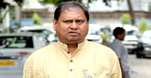 लग्जरी कार और भारी भरकम सोना! मुर्शिदाबाद के दिग्गज नेता और उनकी पत्नी की अमीरी देख चौंक जाएंगे आप