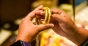 सोना खरीदने वालों के लिए बड़ी खबर! अब सिर्फ पैसों से नहीं चलेगा काम, चाहिए ये जरूरी कागज