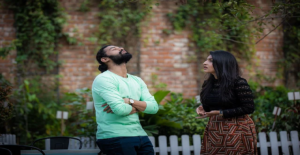 क्या आपका पार्टनर चलते समय आपको पीछे छोड़ देता है? सावधान! चलने का यह तरीका दे रहा है रिश्ते में ‘रेड फ्लैग’ के संकेत