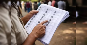 एक झटके में गायब हुए 286 वोटर्स! जयनगर में भारी बवाल, झाड़ू-जूता लेकर सड़क पर उतरीं महिलाएं