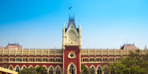 होर्डिंग्स के जाल में फंसा कोलकाता! ट्रैफिक सिग्नल हुए ओझल, कलकत्ता हाई कोर्ट में याचिका दायर