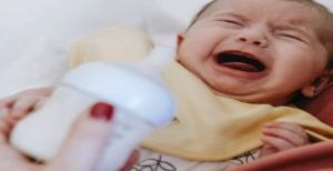 बच्चा रात भर रोता रहता है? जायफल का यह छोटा सा नुस्खा दिलाएगा सुकून भरी नींद!