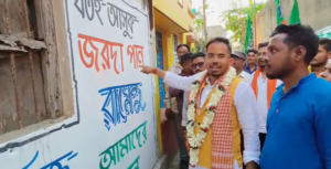 टीएमसी के ‘जर्दा पान’ वाले तंज पर भड़के संतु पान! आरामबाग में नामांकन के दौरान भारी बवाल!